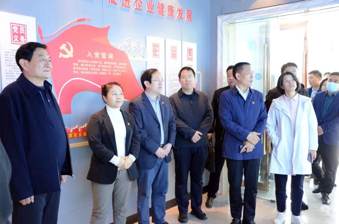 全省“兩新”組織黨建交流觀摩組蒞臨大張公司調(diào)研交流(圖1) 全省“兩新”組織黨建交流觀摩組蒞臨大張公司調(diào)研交流(圖1)