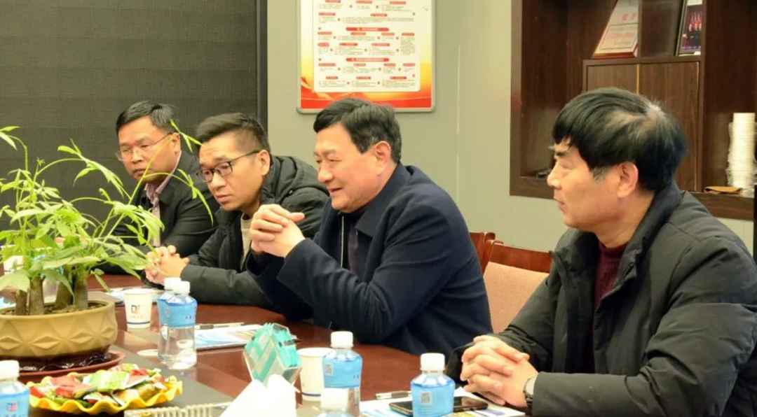 《人民日報(bào)》采訪組深入大張公司調(diào)研采訪(圖5) 《人民日報(bào)》采訪組深入大張公司調(diào)研采訪(圖5)