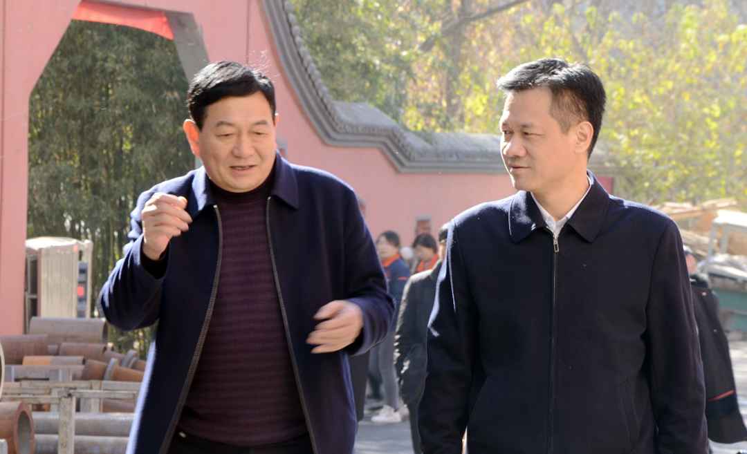 《人民日報(bào)》采訪組深入大張公司調(diào)研采訪(圖3) 《人民日報(bào)》采訪組深入大張公司調(diào)研采訪(圖3)